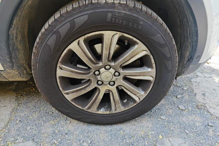 Used Land Rover Discovery Sport 2018 240 PS SE Version Right Front Wheel Hub