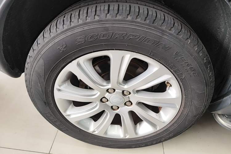 Used Land Rover Discovery Sport 2018 240 PS SE Version Right Rear Wheel Hub