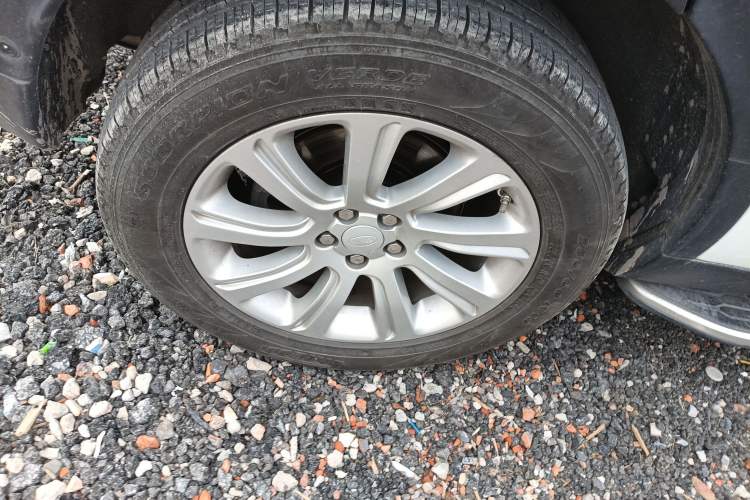 Used Land Rover Discovery Sport 2018 240 PS SE Version Right Rear Wheel Hub