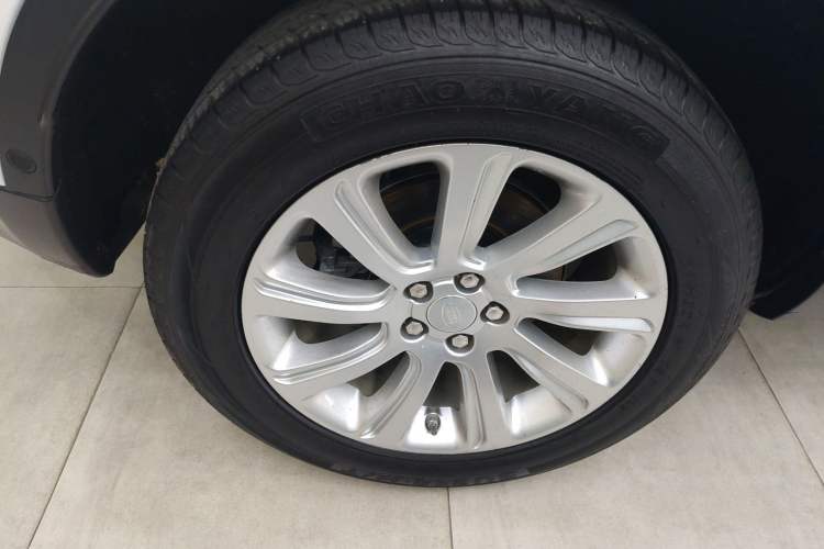 Used Land Rover Discovery Sport 2018 240 PS PURE Edition Right Rear Wheel Hub