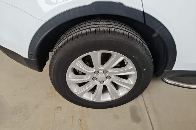 Used Land Rover Discovery Sport 2018 240 PS SE Version Right Rear Wheel Hub