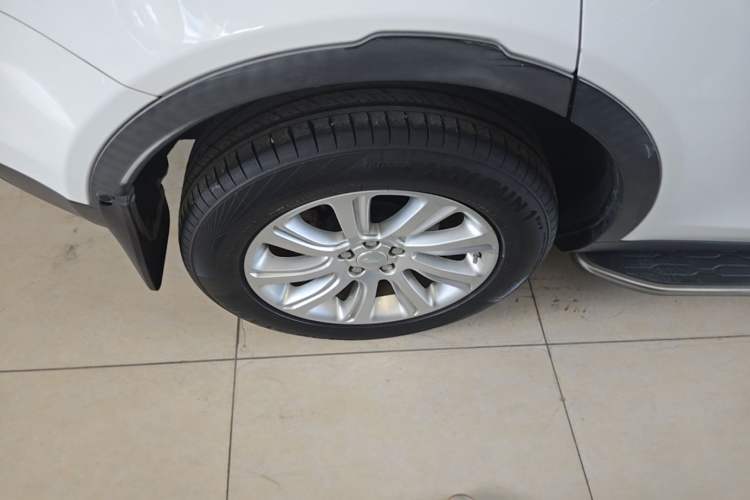 Used Land Rover Discovery Sport 2018 240 PS SE Version Right Rear Wheel Hub