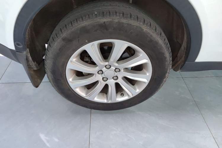 Used Land Rover Discovery Sport 2018 240 PS SE Version Right Rear Wheel Hub