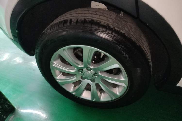 Used Land Rover Discovery Sport 2018 240 PS SE Version Right Rear Wheel Hub