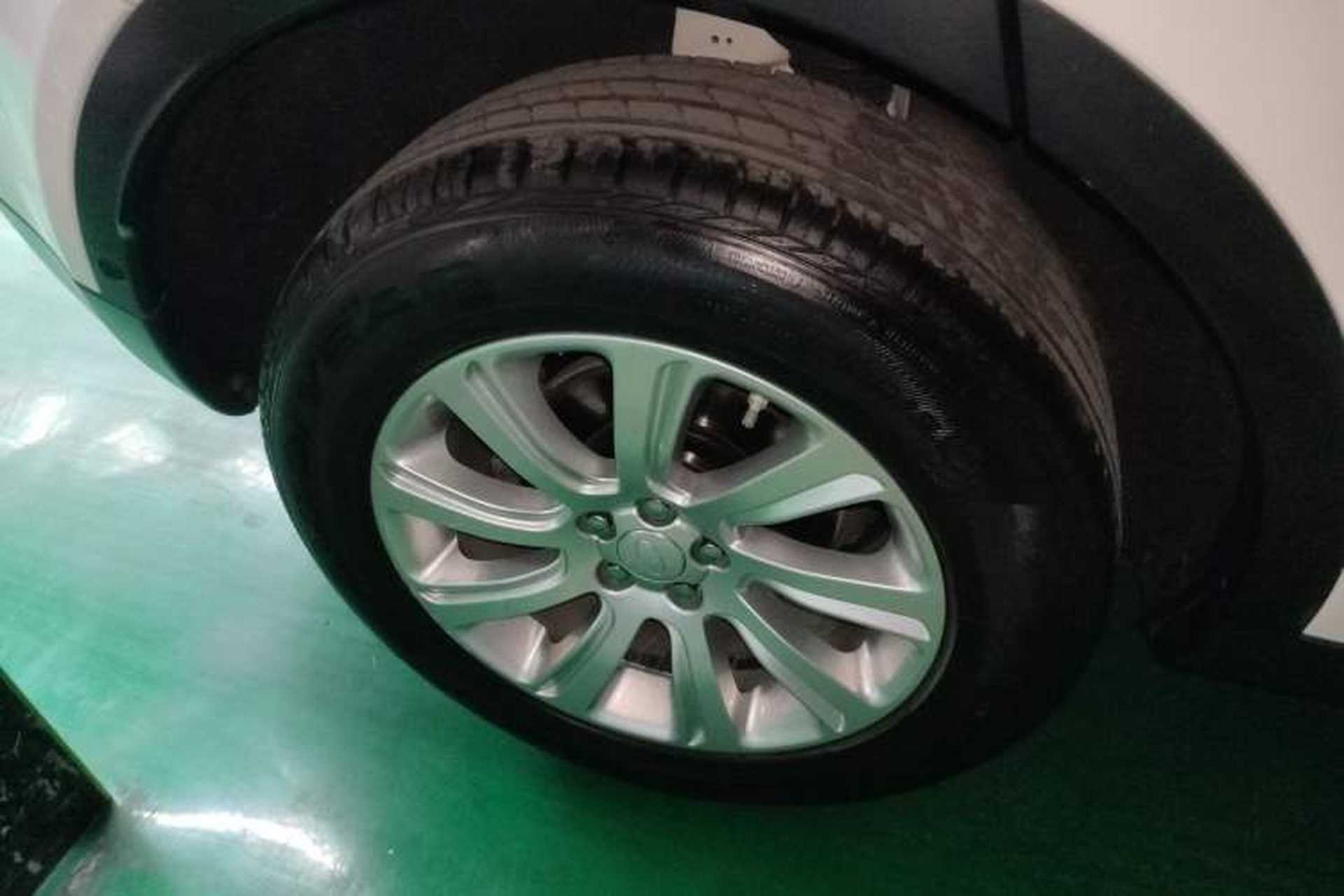 Used Land Rover Discovery Sport 2018 240 PS SE Version Right Rear Wheel Hub