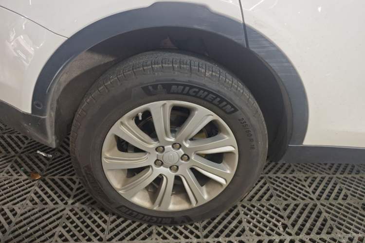 Used Land Rover Discovery Sport 2018 240 PS SE Version Right Rear Wheel Hub