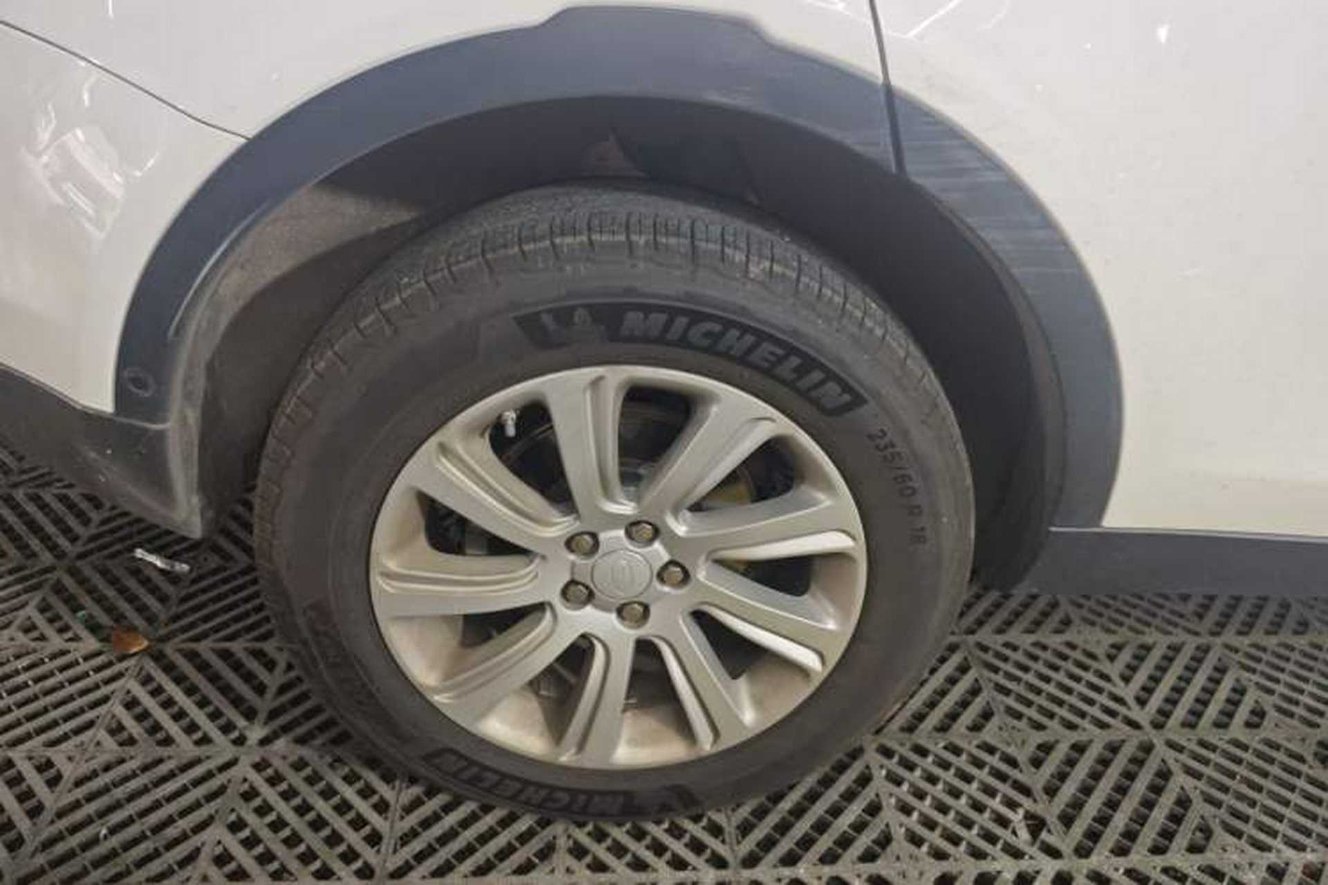 Used Land Rover Discovery Sport 2018 240 PS SE Version Right Rear Wheel Hub