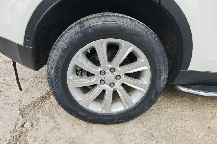 Used Land Rover Discovery Sport 2018 240 PS SE Version Right Rear Wheel Hub