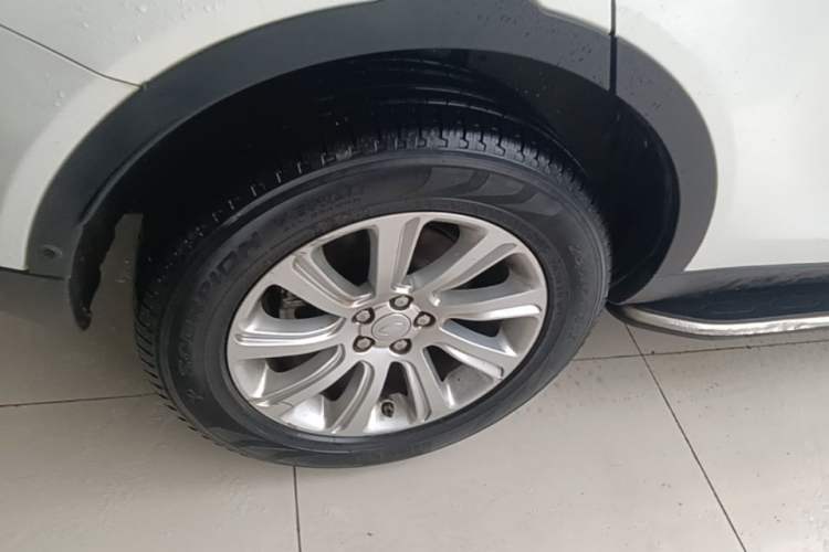 Used Land Rover Discovery Sport 2018 240 PS SE Version Right Rear Wheel Hub