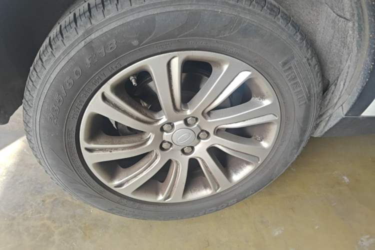 Used Land Rover Discovery Sport 2018 240 PS SE Version Right Rear Wheel Hub