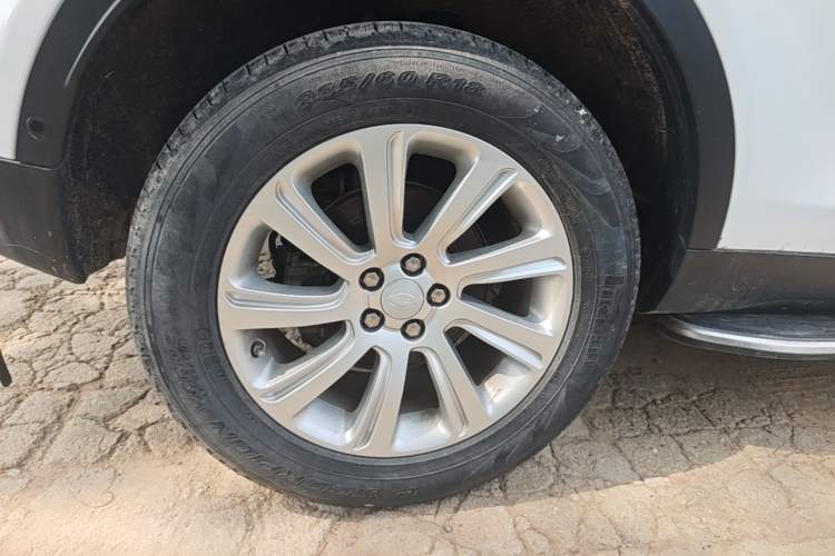 Used Land Rover Discovery Sport 2018 240 PS SE Version Right Rear Wheel Hub