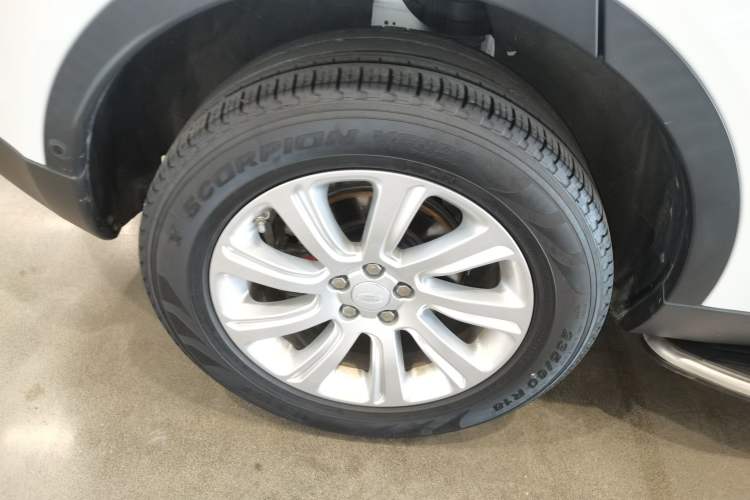 Used Land Rover Discovery Sport 2018 240 PS SE Version Right Rear Wheel Hub