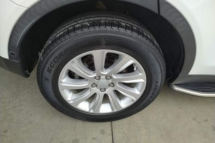 Used Land Rover Discovery Sport 2018 240 PS SE Version Right Rear Wheel Hub