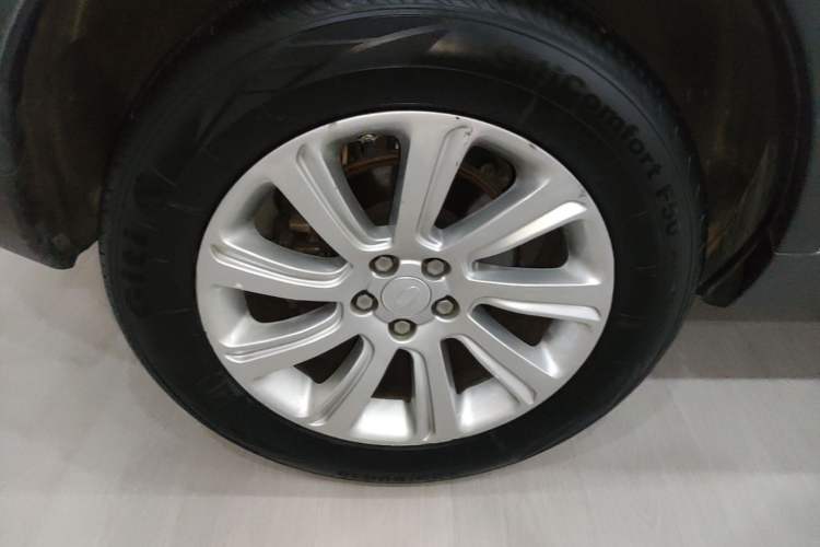 Used Land Rover Discovery Sport 2018 200 PS PURE Edition Right Rear Wheel Hub