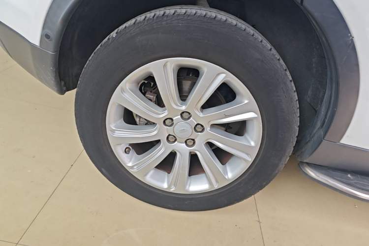 Used Land Rover Discovery Sport 2018 240 PS SE Version Right Rear Wheel Hub