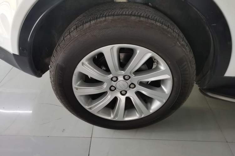 Used Land Rover Discovery Sport 2018 240 PS SE Version Right Rear Wheel Hub