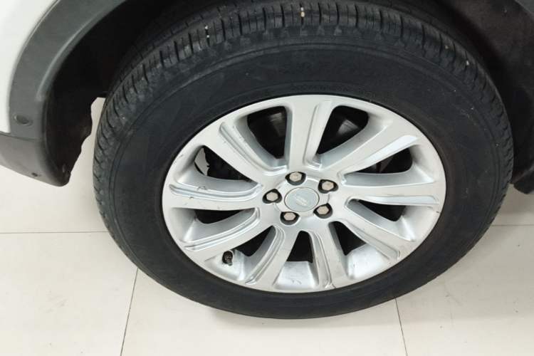 Used Land Rover Discovery Sport 2018 240 PS SE Version Right Rear Wheel Hub