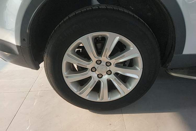 Used Land Rover Discovery Sport 2018 240 PS SE Version Right Rear Wheel Hub