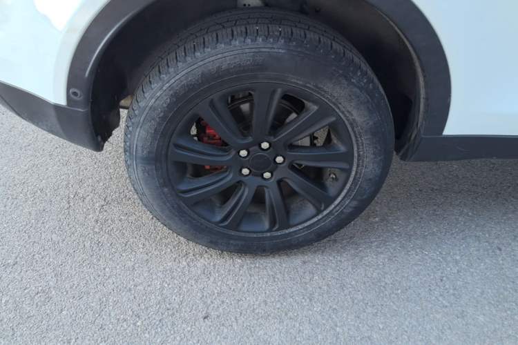 Used Land Rover Discovery Sport 2018 240 PS SE Version Right Rear Wheel Hub
