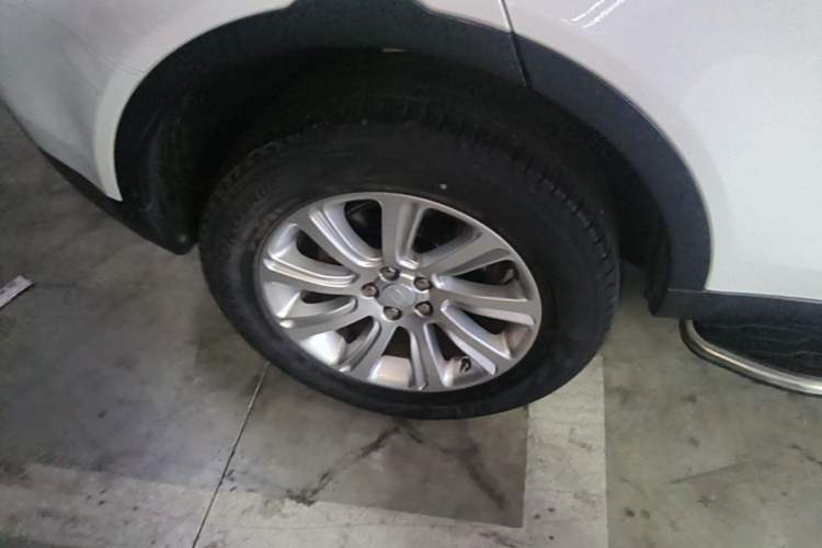 Used Land Rover Discovery Sport 2018 240 PS PURE Edition Right Rear Wheel Hub