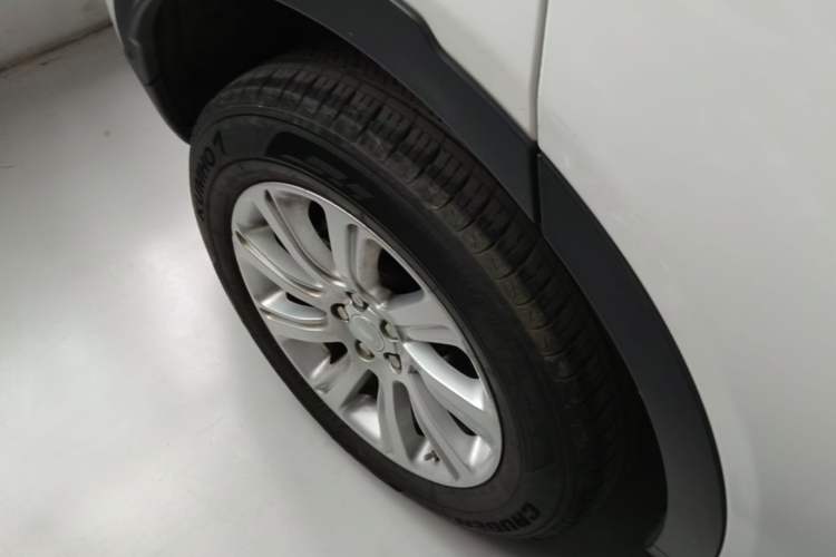 Used Land Rover Discovery Sport 2018 240 PS SE Version Right Rear Wheel Hub