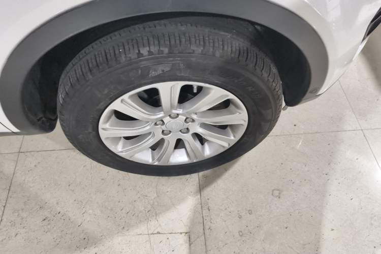 Used Land Rover Discovery Sport 2018 240 PS SE Version Right Rear Wheel Hub