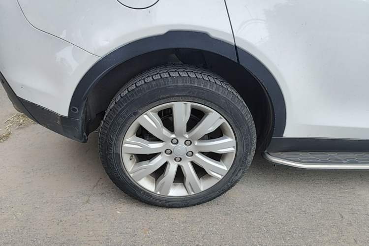 Used Land Rover Discovery Sport 2018 240 PS HSE LUXURY Edition Right Rear Wheel Hub
