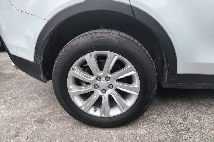 Used Land Rover Discovery Sport 2018 240 PS SE Version Right Rear Wheel Hub