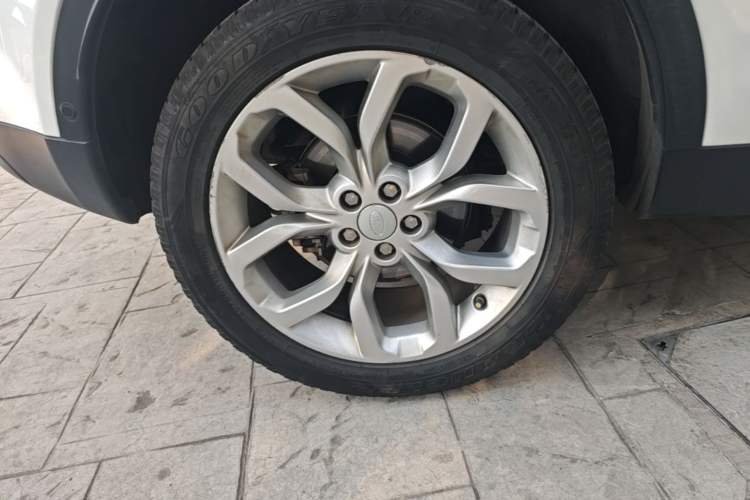Used Land Rover Discovery Sport 2018 240 PS HSE Version Right Rear Wheel Hub