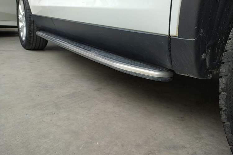 Used Land Rover Discovery Sport 2018 240 PS SE Version Right Side Sill