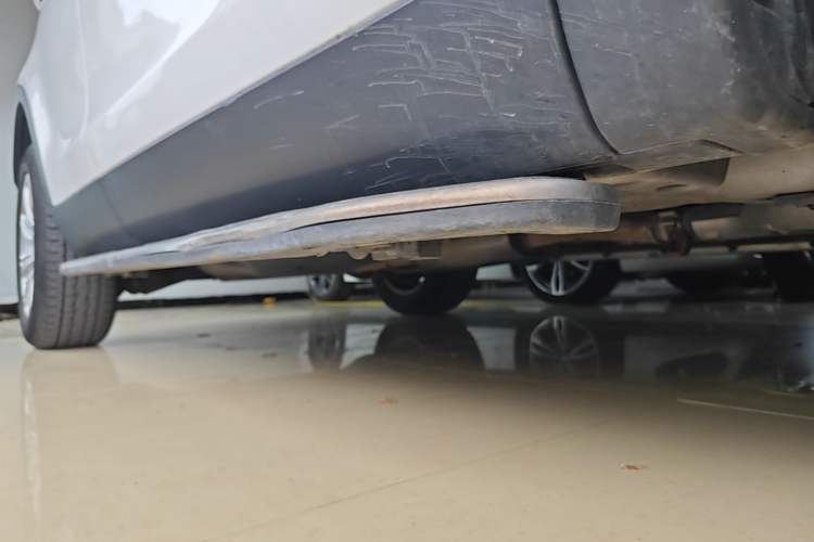 Used Land Rover Discovery Sport 2018 240 PS SE Version Right Side Sill