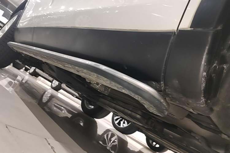 Used Land Rover Discovery Sport 2018 240 PS HSE Version Right Side Sill