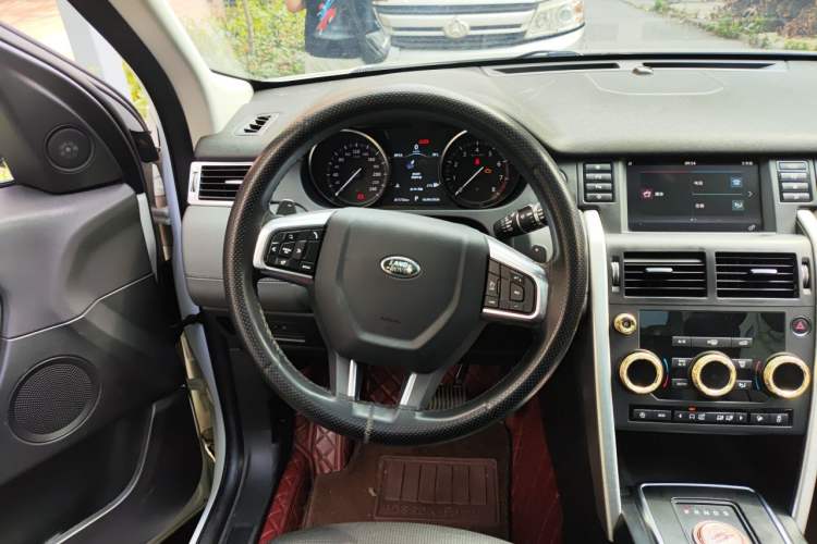 Used Land Rover Discovery Sport 2018 240 PS SE Version Steering Wheel