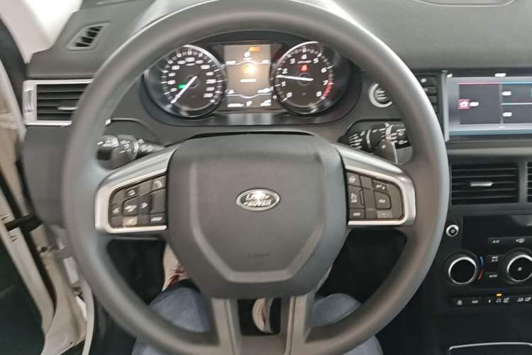 Used Land Rover Discovery Sport 2018 240 PS PURE Edition Steering Wheel