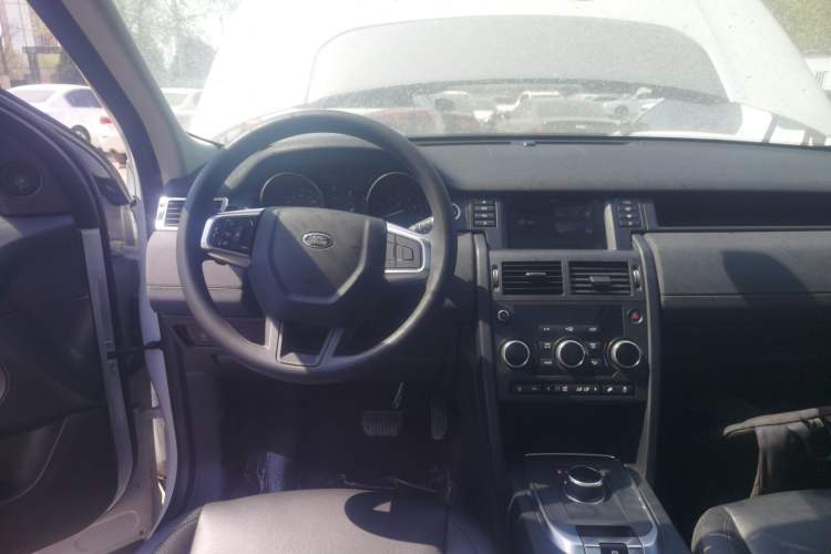 Used Land Rover Discovery Sport 2018 240 PS PURE Edition Steering Wheel