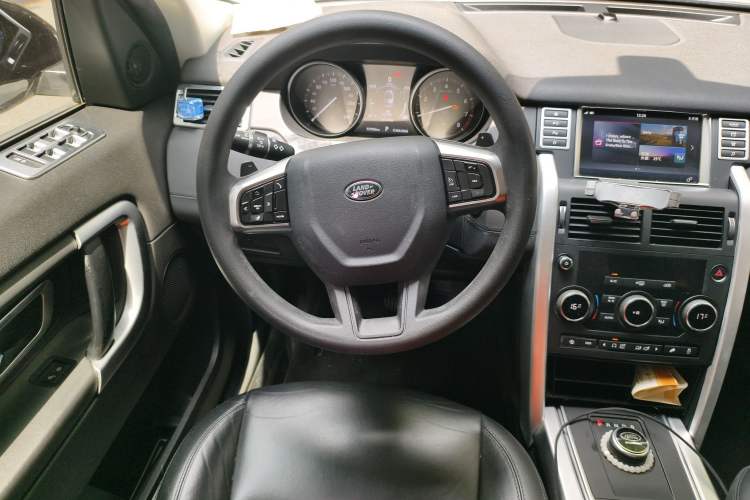 Used Land Rover Discovery Sport 2018 240 PS PURE Edition Steering Wheel