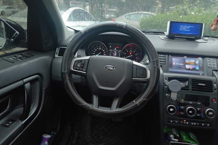 Used Land Rover Discovery Sport 2018 240 PS PURE Edition Steering Wheel