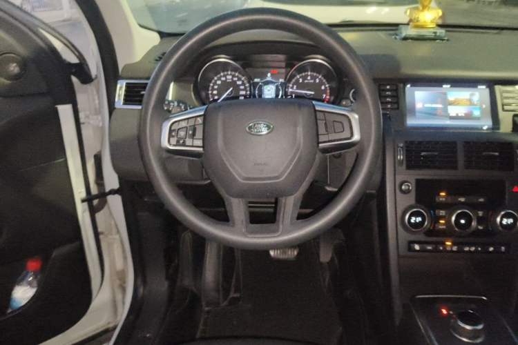 Used Land Rover Discovery Sport 2018 200 PS PURE Edition Steering Wheel