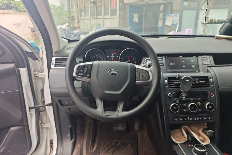 Used Land Rover Discovery Sport 2018 200 PS PURE Edition Steering Wheel