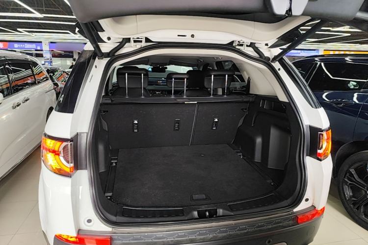Used Land Rover Discovery Sport 2018 240 PS SE Version Trunk