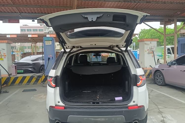 Used Land Rover Discovery Sport 2018 240 PS SE Version Trunk