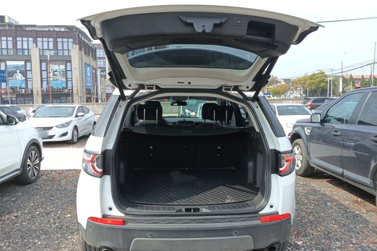 Used Land Rover Discovery Sport 2018 240 PS SE Version Trunk