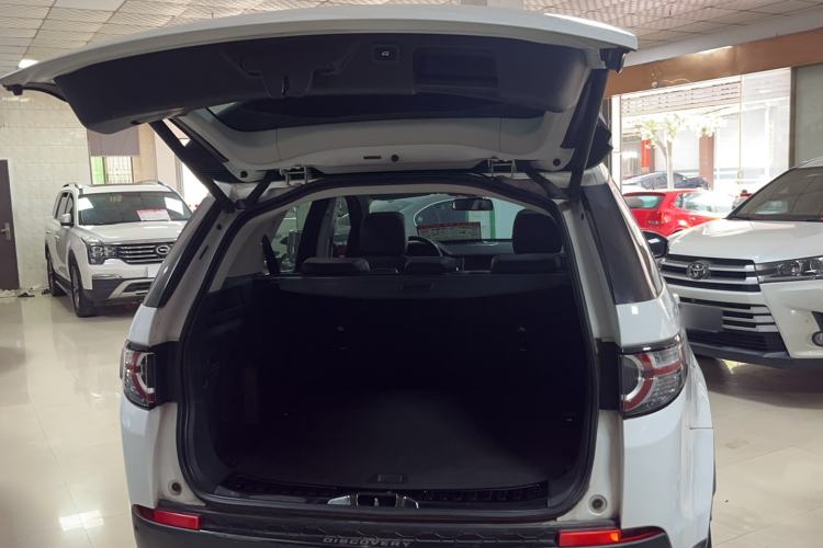 Used Land Rover Discovery Sport 2018 240 PS SE Version Trunk