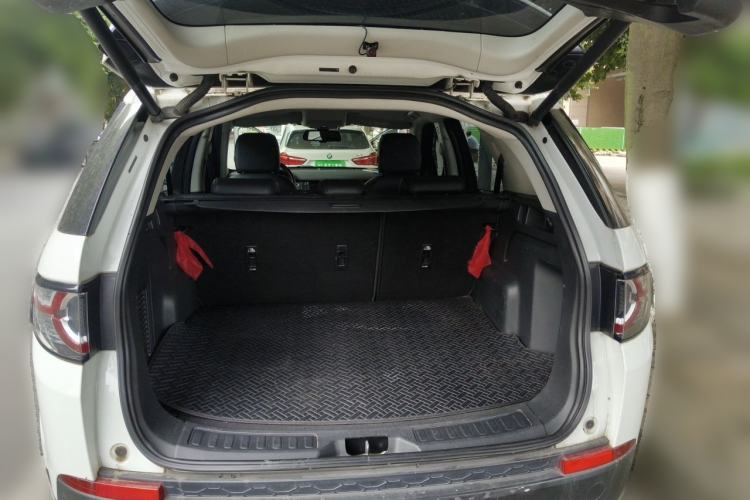 Used Land Rover Discovery Sport 2018 240 PS SE Version Trunk