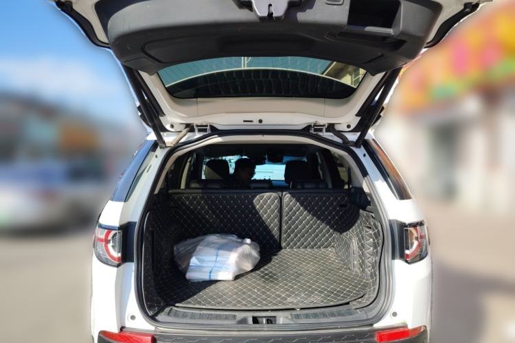 Used Land Rover Discovery Sport 2018 240 PS SE Version Trunk