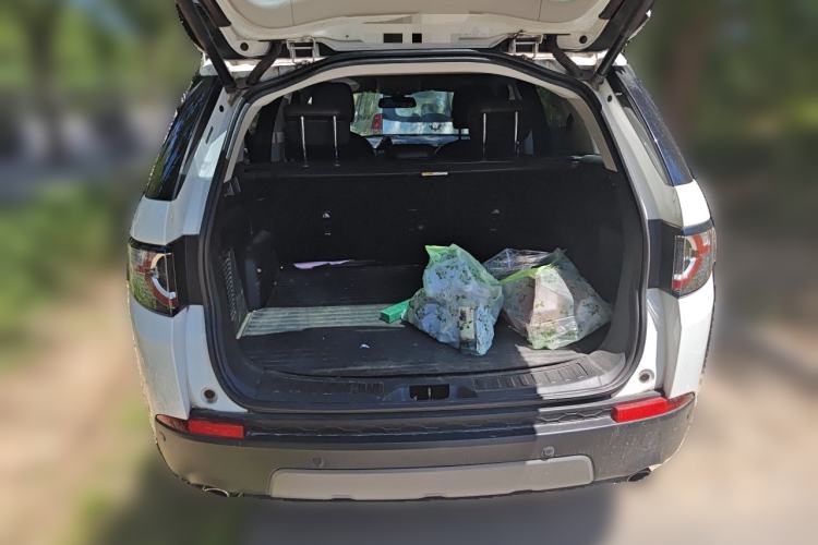 Used Land Rover Discovery Sport 2018 240 PS SE Version Trunk
