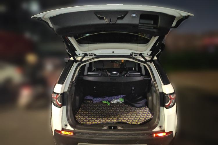 Used Land Rover Discovery Sport 2018 240 PS SE Version Trunk