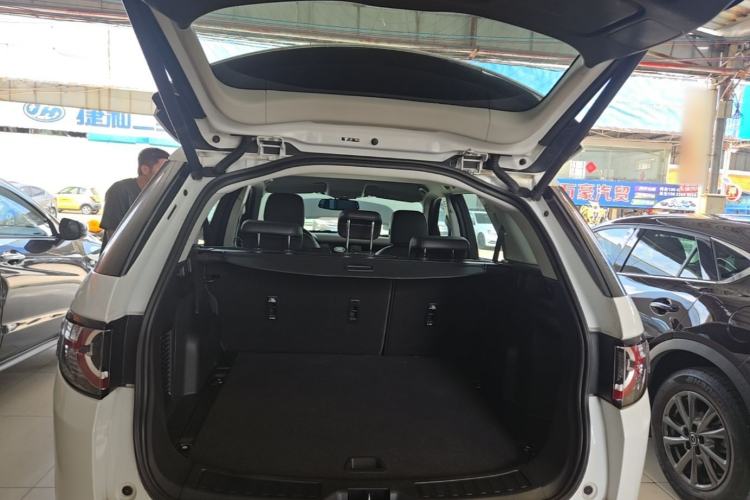 Used Land Rover Discovery Sport 2018 240 PS SE Version Trunk