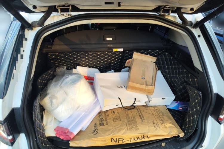 Used Land Rover Discovery Sport 2018 240 PS SE Version Trunk