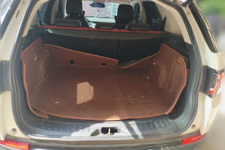Used Land Rover Discovery Sport 2018 240 PS PURE Edition Trunk